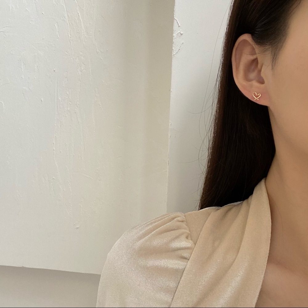 💙Wire Heart Stud Earrings - Picture 6 of 12